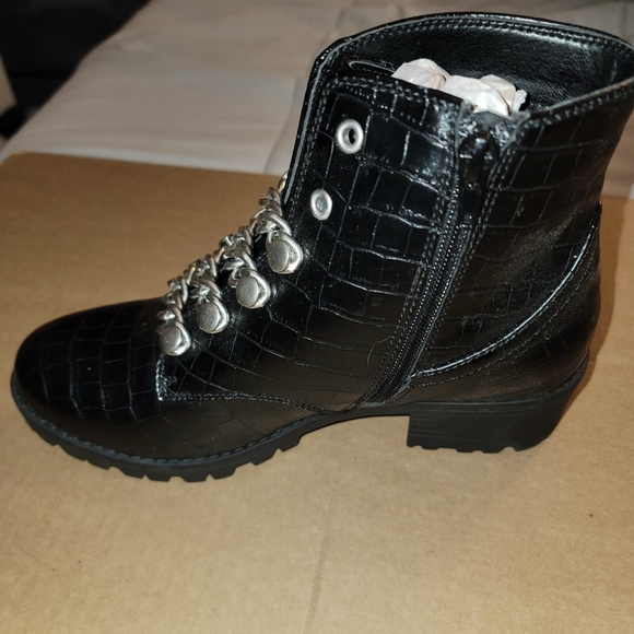 SUGAR Black Croc Obvi Combat Memory Foam Slip-On Block Heel Boots SZ 8 - Picture 8 of 8